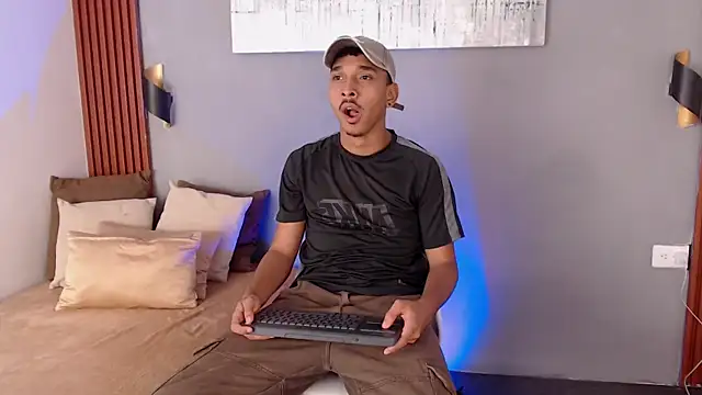 Julian Dark  online show from March 2026 04:07:02 AM