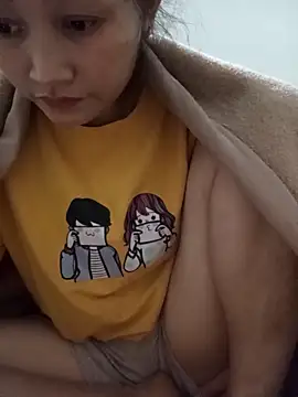 yumyum112 online show from February 2026 02:11:02 PM