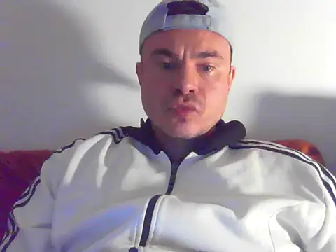 StripPoznan online show from January 2026 01:43:02 AM