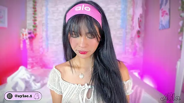 ayla lux online show from March 2026 04:50:01 AM