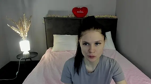 SkinyJoys online show from February 2026 01:57:01 AM