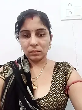 Snapshot of Hot_ree85 chatting on April 2026 07:11:01 AM Hot ree85 online show from April 2026 07:11:01 AM