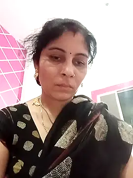 Snapshot of Hot_ree85 chatting on April 2026 11:32:02 PM Hot ree85 online show from April 2026 11:32:02 PM