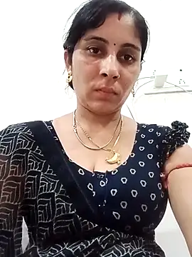 Snapshot of Hot_ree85 chatting on May 2026 12:00:01 PM Hot ree85 online show from May 2026 12:00:01 PM