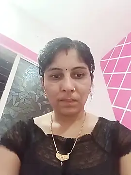 Snapshot of Hot_ree85 chatting on May 2026 01:07:01 PM Hot ree85 online show from May 2026 01:07:01 PM