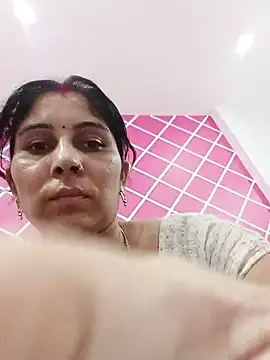 Snapshot of Hot_ree85 chatting on May 2026 05:42:01 PM Hot ree85 online show from May 2026 05:42:01 PM