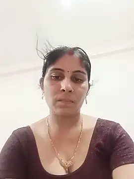 Snapshot of Hot_ree85 chatting on May 2026 05:30:02 PM Hot ree85 online show from May 2026 05:30:02 PM