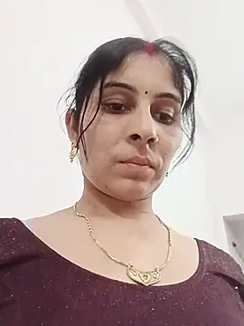 Snapshot of Hot_ree85 chatting on May 2026 01:48:02 PM Hot ree85 online show from May 2026 01:48:02 PM