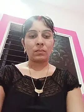 Snapshot of Hot_ree85 chatting on May 2026 07:57:02 AM Hot ree85 online show from May 2026 07:57:02 AM