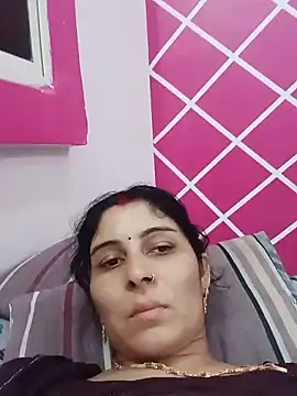 Snapshot of Hot_ree85 chatting on May 2026 04:10:01 AM Hot ree85 online show from May 2026 04:10:01 AM