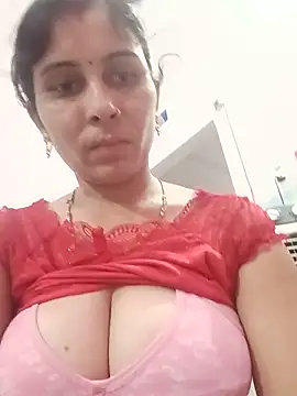 Snapshot of Hot_ree85 chatting on June 2026 05:29:02 PM Hot ree85 online show from June 2026 05:29:02 PM
