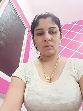 Snapshot of Hot_ree85 chatting on June 2026 01:56:01 AM Hot ree85 online show from June 2026 01:56:01 AM