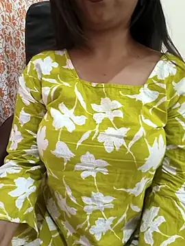 Hot Twinkle online show from April 2026 06:24:01 AM