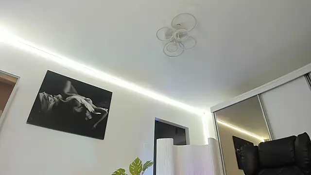 Ivy Bellee online show from April 2026 06:19:01 AM