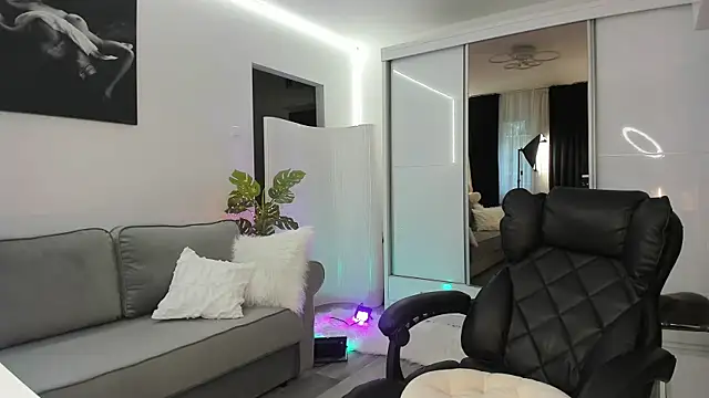 Ivy Bellee online show from April 2026 05:19:01 AM