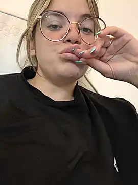 gisequeen online show from April 2026 09:15:02 PM