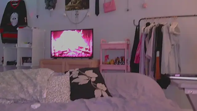 xouniq online show from February 2026 03:01:01 AM