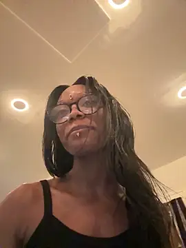 xouniq online show from April 2026 04:21:02 AM