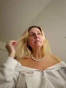 Amelia9798 online show from March 2026 07:32:01 PM