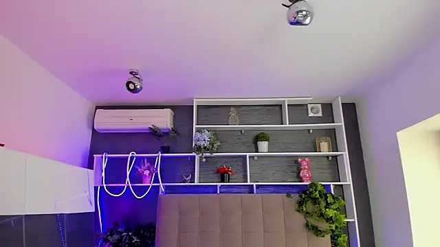 StephieRousee online show from March 2026 06:30:02 AM