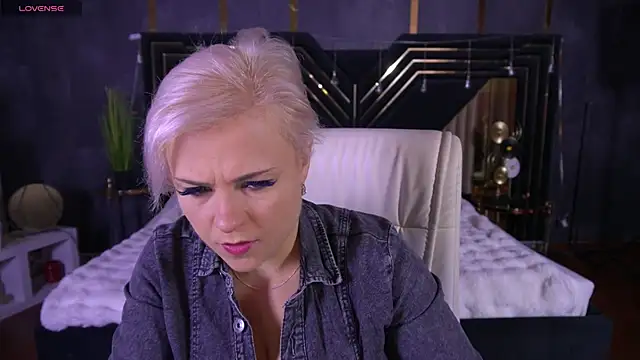 CrystalVibe online show from March 2026 06:28:02 AM