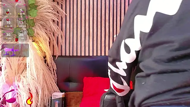 Hiddenhotcake online show from April 2026 06:44:02 PM