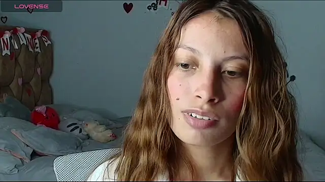 Snapshot of Sweet_moon_v_ chatting on February 2026 11:06:01 PM Sweet moon v online show from February 2026 11:06:01 PM