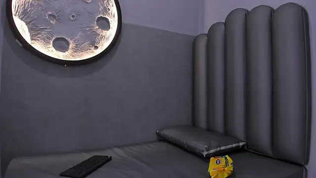 Luna  02 online show from February 2026 12:01:02 PM