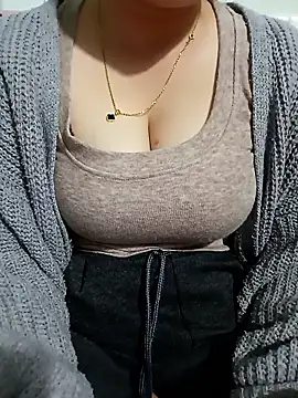 Tulip Giang online show from January 2026 03:39:01 PM