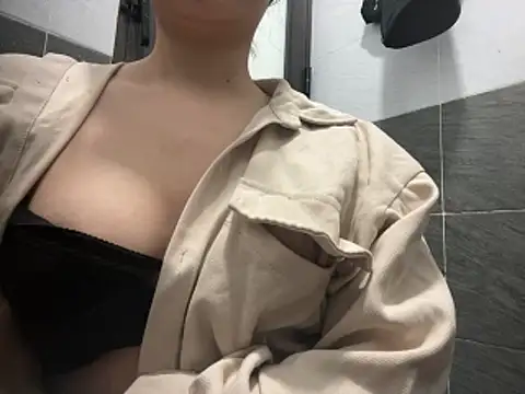 -Holly-y online show from January 2026 08:40:02 AM