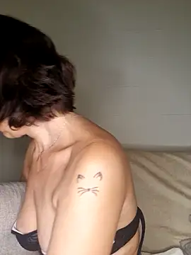 larizinha2026 online show from February 2026 03:26:01 AM