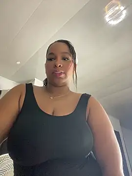 Snapshot of NataliaMillers chatting on June 2026 11:32:01 PM NataliaMillers online show from June 2026 11:32:01 PM