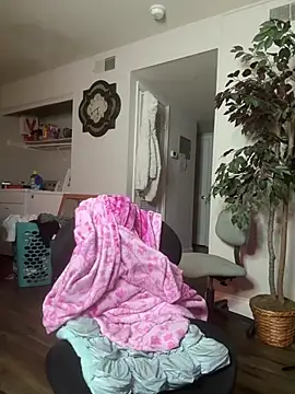 hispinkfreak219 online show from February 2026 05:37:02 AM