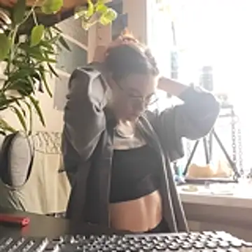 Shy Bamby online show from February 2026 10:52:02 AM