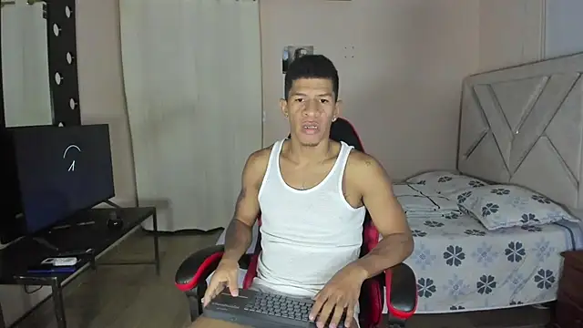 Snapshot of antonio_aguilarx chatting on August 2026 11:40:01 PM antonio aguilarx online show from August 2026 11:40:01 PM