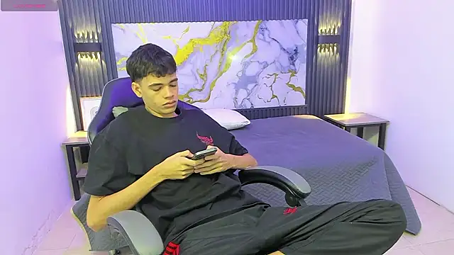 Snapshot of Dark_Desiree18 chatting on February 2026 12:04:01 PM Dark Desiree18 online show from February 2026 12:04:01 PM