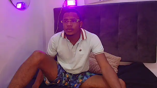 Latinblack 98 online show from January 2026 01:16:02 PM