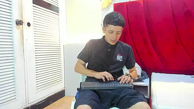 ESTEBAN 2102 online show from January 2026 12:32:01 PM