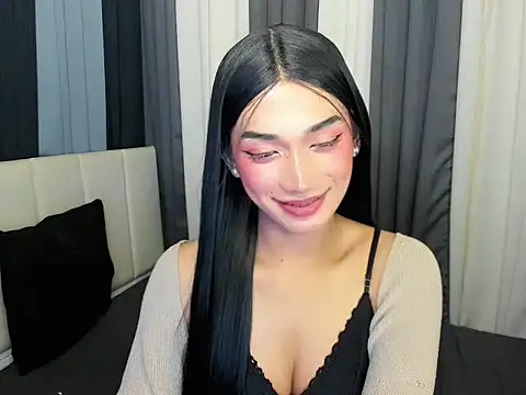 FyangFoxx online show from April 2026 07:07:01 PM