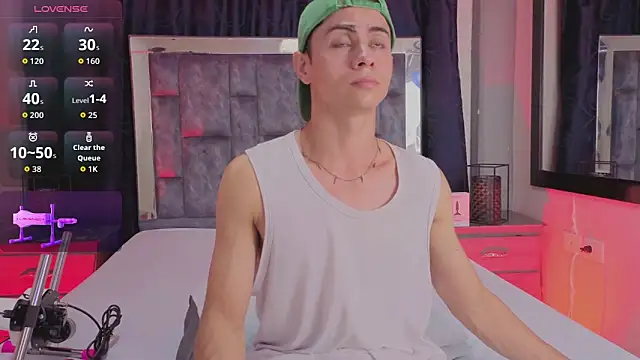 LeoMonnroe online show from April 2026 07:28:02 PM