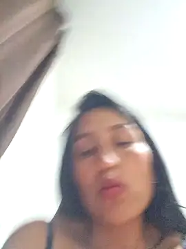 Snapshot of LunaRouuse_ chatting on February 2026 11:21:02 PM LunaRouuse online show from February 2026 11:21:02 PM