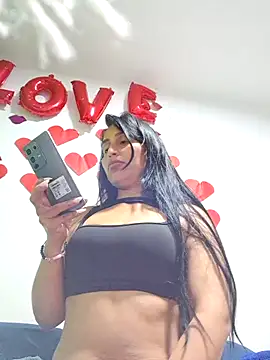 Snapshot of LunaRouuse_ chatting on February 2026 02:18:02 AM LunaRouuse online show from February 2026 02:18:02 AM