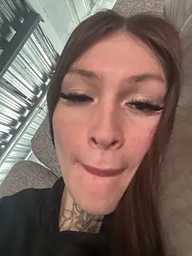 lizz lunna online show from April 2026 03:39:01 PM