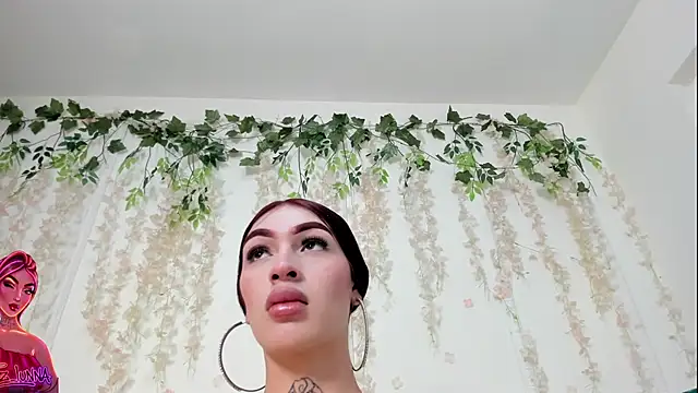 Snapshot of lizz_lunna chatting on July 2026 06:45:01 PM lizz lunna online show from July 2026 06:45:01 PM