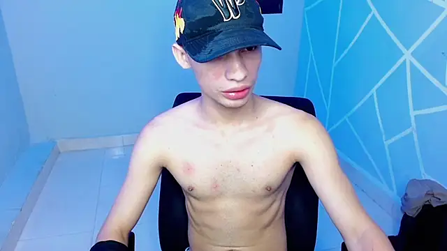 Snapshot of Axel_fox77 chatting on July 2026 11:59:01 PM Axel fox77 online show from July 2026 11:59:01 PM