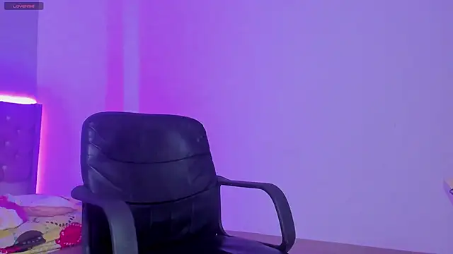 kitty violet11 online show from April 2026 01:00:02 AM