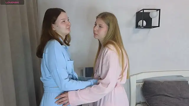 TessieNoffsinger online show from April 2026 03:33:01 AM