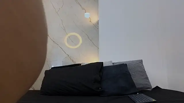 Laura Miller1 online show from February 2026 08:49:02 PM