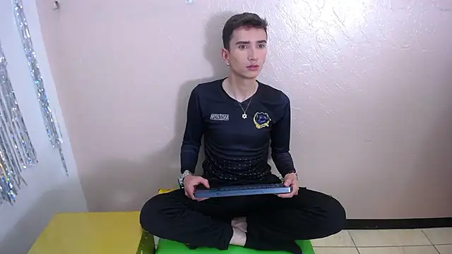 Iam Smith  online show from February 2026 10:32:02 PM