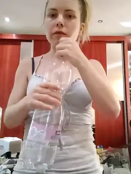 MochiNy4n online show from July 2026 02:45:02 PM